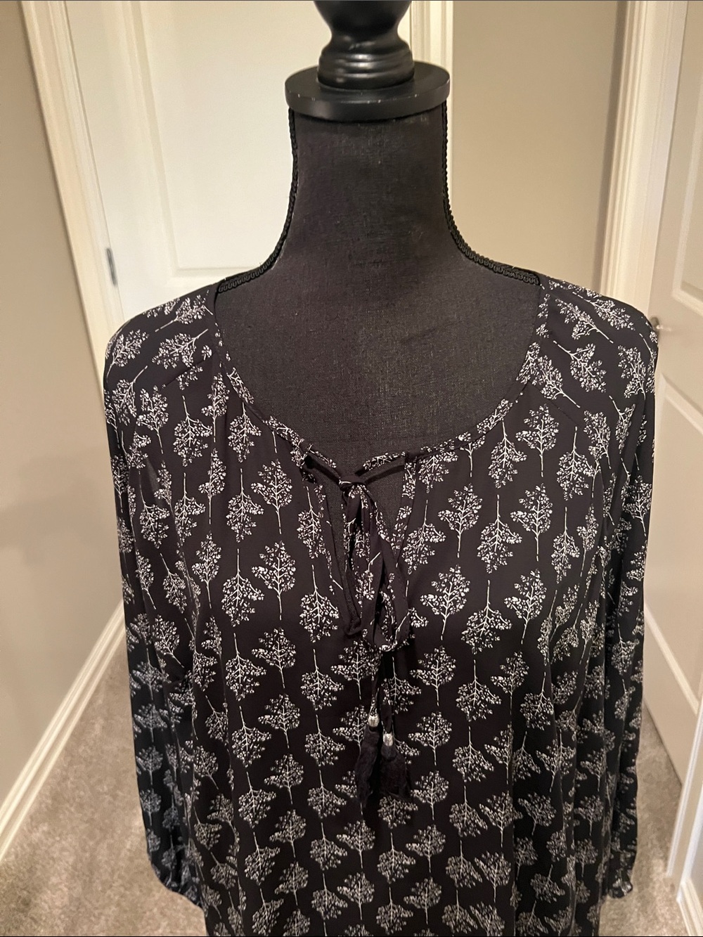 DR2 Black Tunic with White Botanical Print and Tassel Tie - Picture 5 of 13